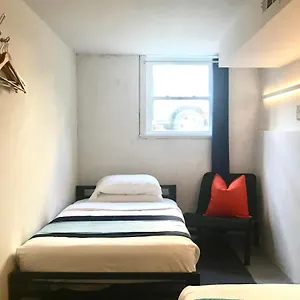  Guest house Modern Ironbound With Kitchen-fasttraintonyc-onestoptoairport United States