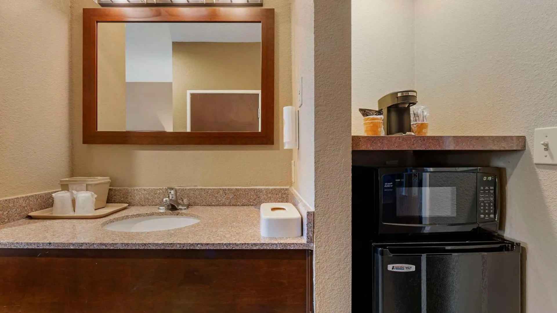 Comfort Inn Lathrop Stockton Airport 3*,  United States